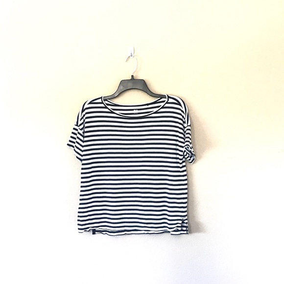 Uniqlo Loose Fitting Striped Tee